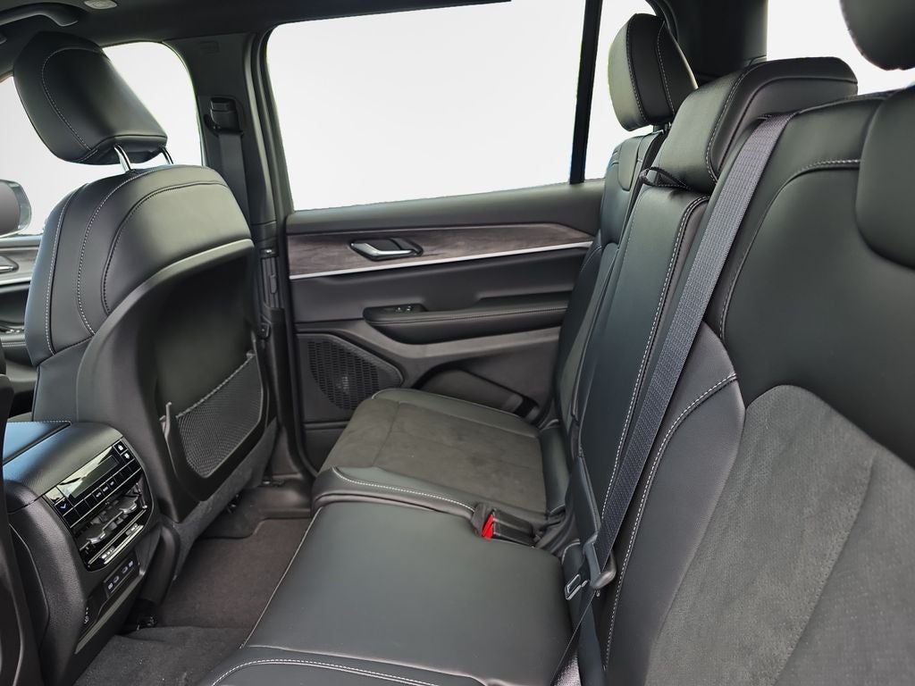 2027 Jeep Grand Cherokee L Laredo Altitude