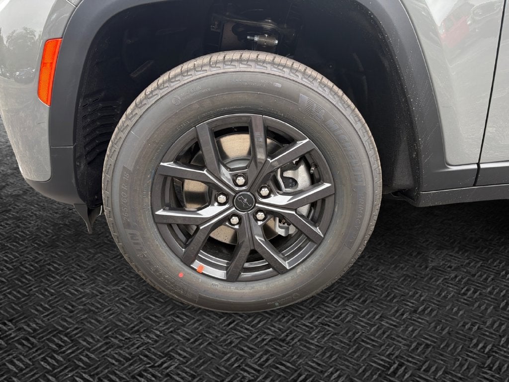 2027 Jeep Grand Cherokee Laredo Altitude
