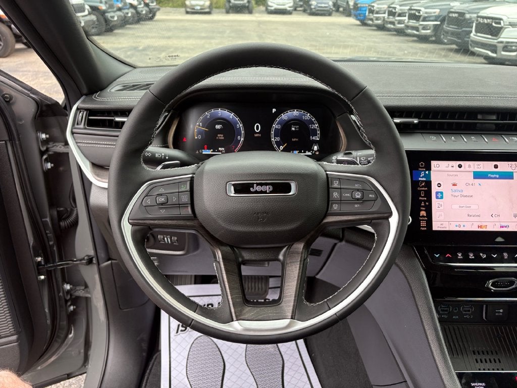 2027 Jeep Grand Cherokee Laredo Altitude