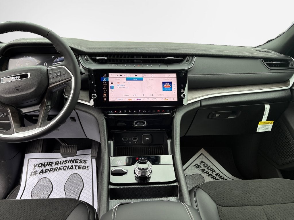 2027 Jeep Grand Cherokee Laredo Altitude