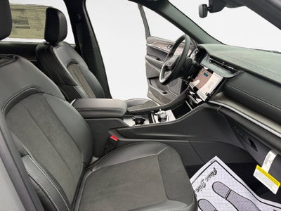 2027 Jeep Grand Cherokee Laredo Altitude