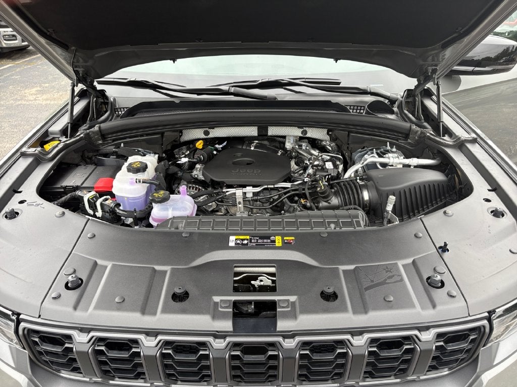 2027 Jeep Grand Cherokee Laredo Altitude