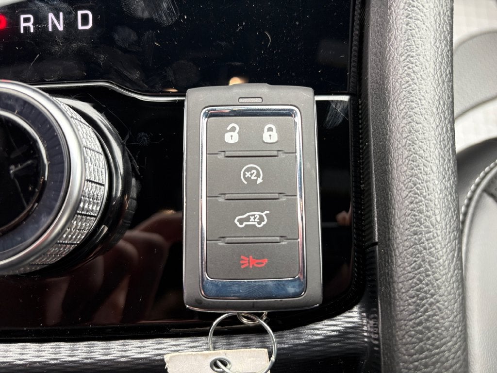 2027 Jeep Grand Cherokee Laredo Altitude