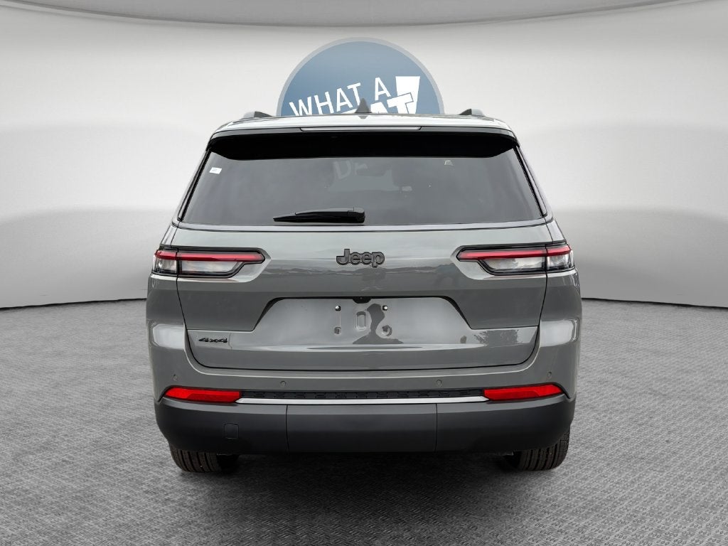 2027 Jeep Grand Cherokee Laredo Altitude