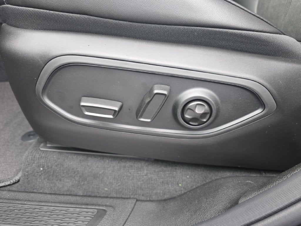 2027 Jeep Grand Cherokee Laredo Altitude