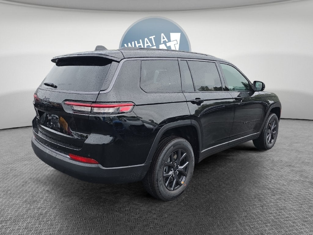 2027 Jeep Grand Cherokee Laredo Altitude