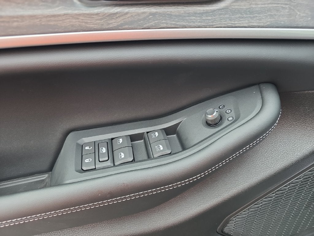 2027 Jeep Grand Cherokee Laredo Altitude