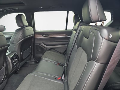2027 Jeep Grand Cherokee Laredo Altitude
