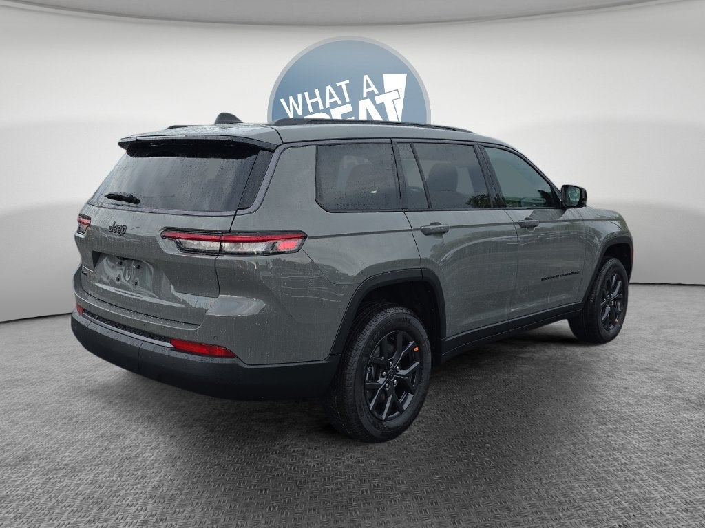 2027 Jeep Grand Cherokee Laredo Altitude