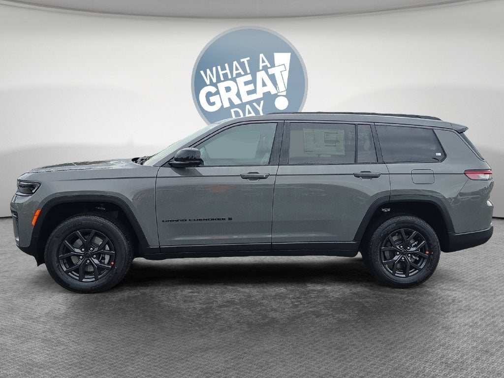 2027 Jeep Grand Cherokee Laredo Altitude