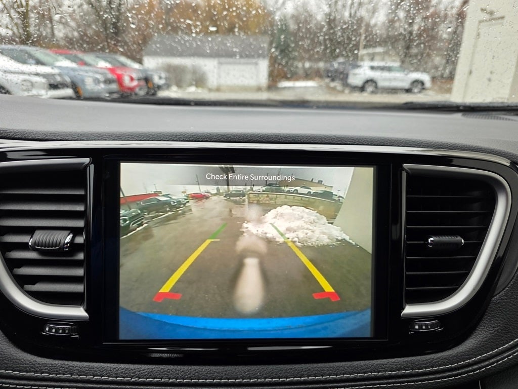 2026 Chrysler Pacifica Select