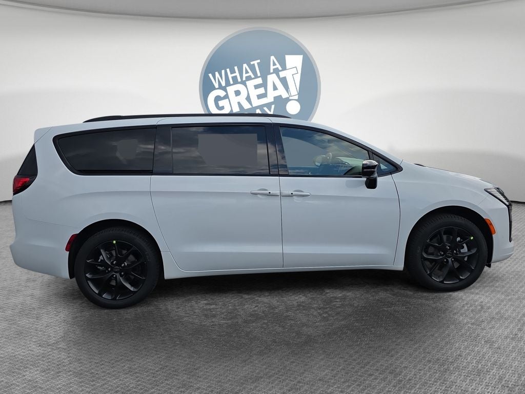 2027 Chrysler Pacifica Limited