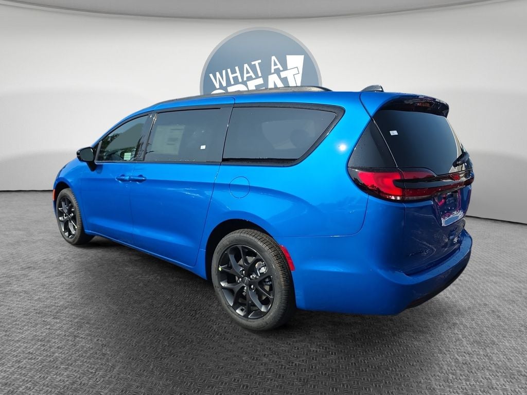 2027 Chrysler Pacifica Limited