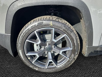 2027 Jeep Cherokee Overland