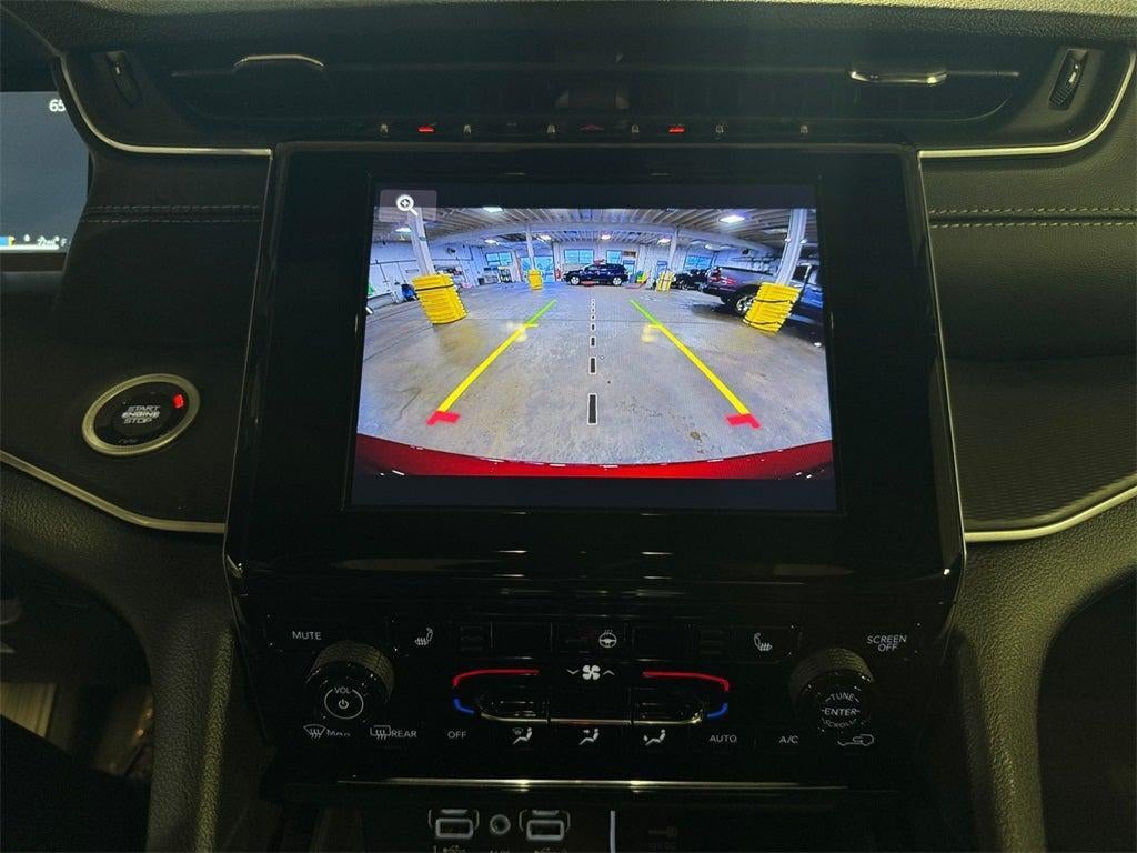 2025 Jeep Grand Cherokee Base