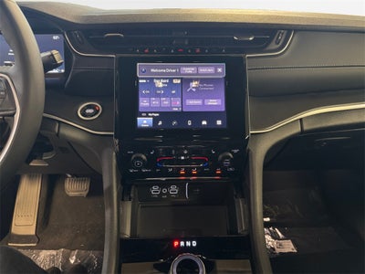 2025 Jeep Grand Cherokee Base