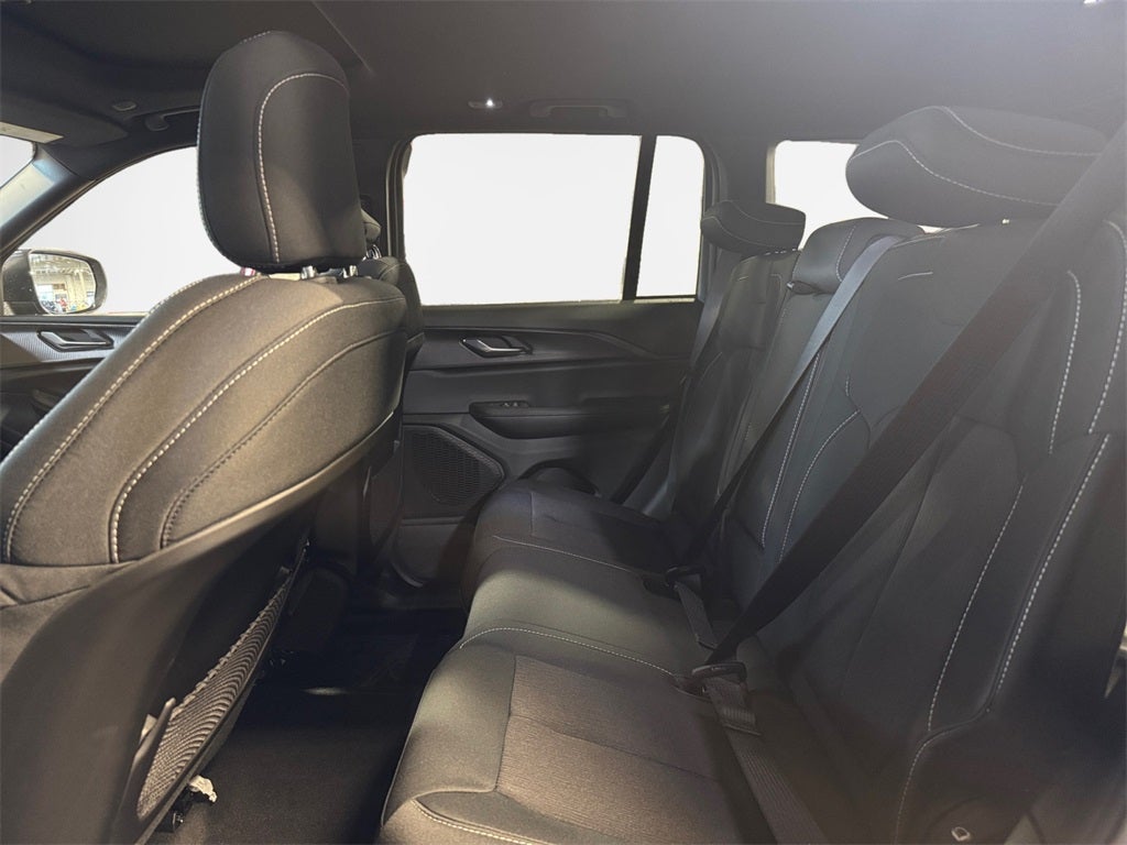 2025 Jeep Grand Cherokee Base