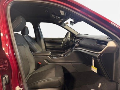 2025 Jeep Grand Cherokee Base