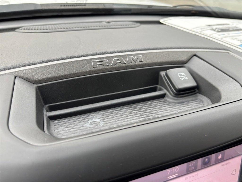 2026 RAM 5500 Tradesman DRW 4x4 / 6.7L Diesel / 9'6" Steel Dump