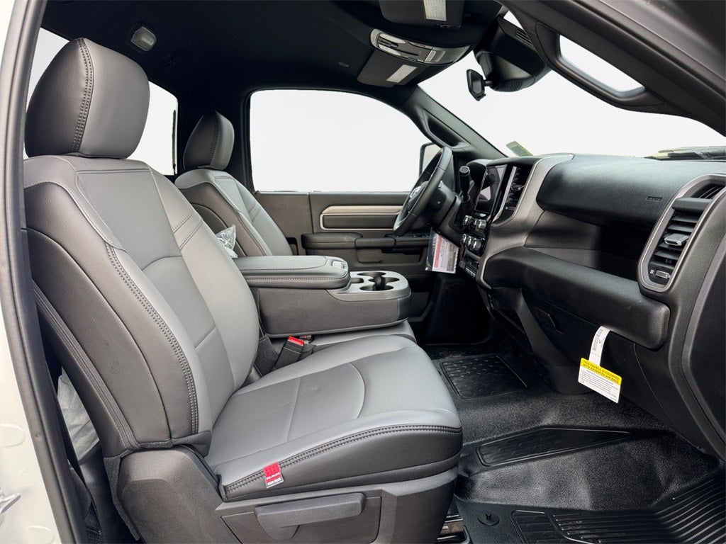 2026 RAM 5500 Tradesman DRW 4x4 / 6.7L Diesel / 84" CA Chassis