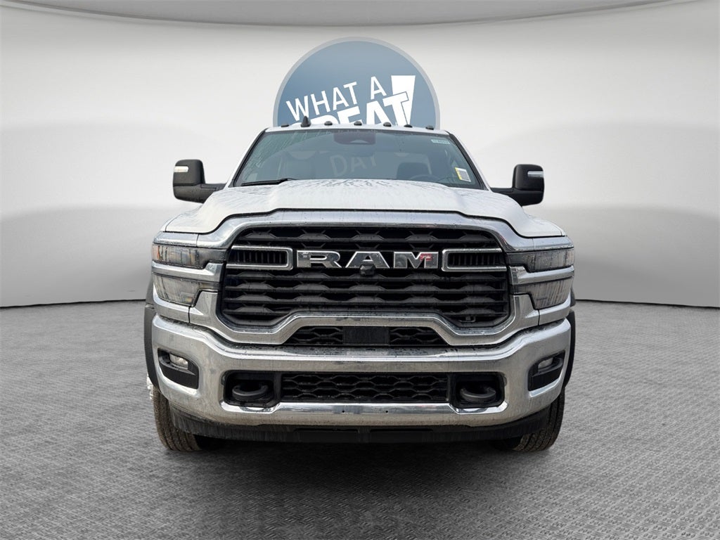 2026 RAM 5500 Tradesman DRW 4x4 / 6.7L Diesel / 84" CA Chassis