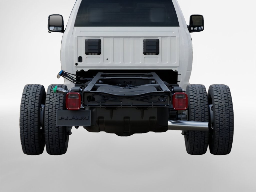 2027 RAM 5500 Tradesman DRW 4x4 / 6.7L Diesel / 84" CA Chassis