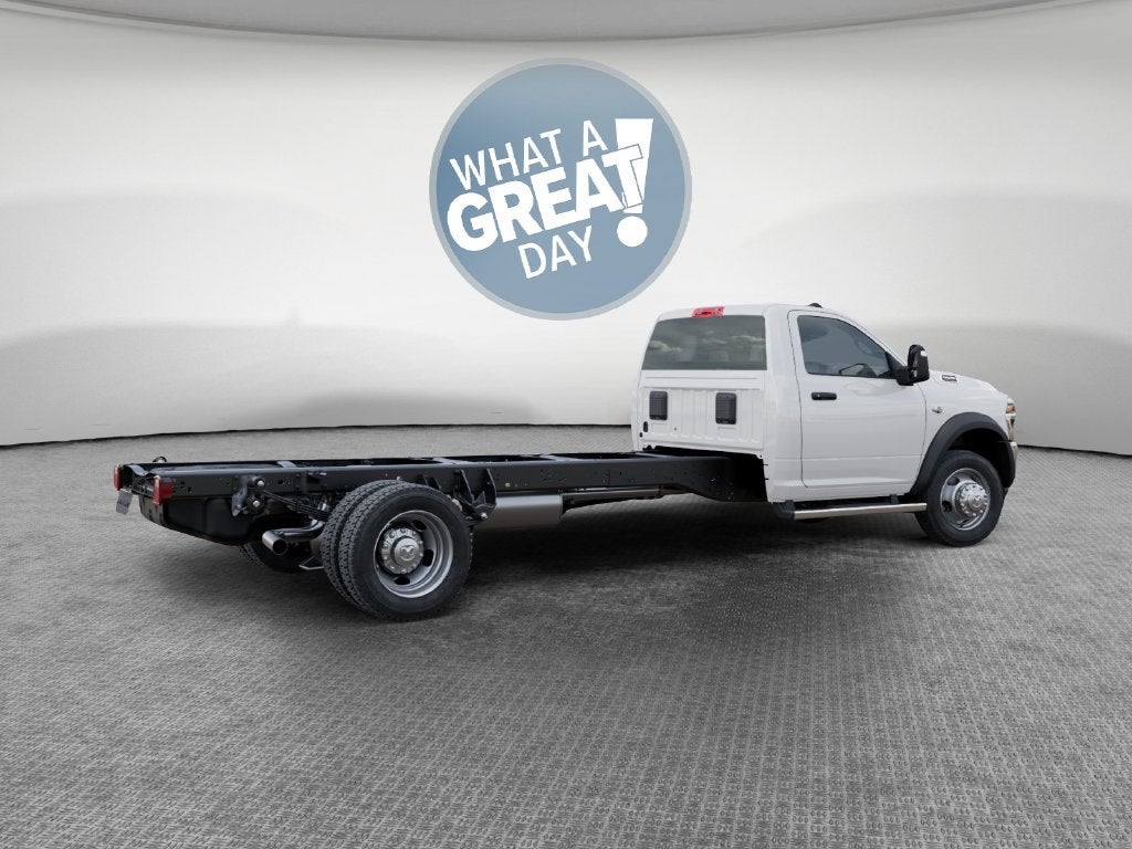 2027 RAM 5500 Tradesman DRW 4x4 / 6.4L V8 / 120" CA Chassis