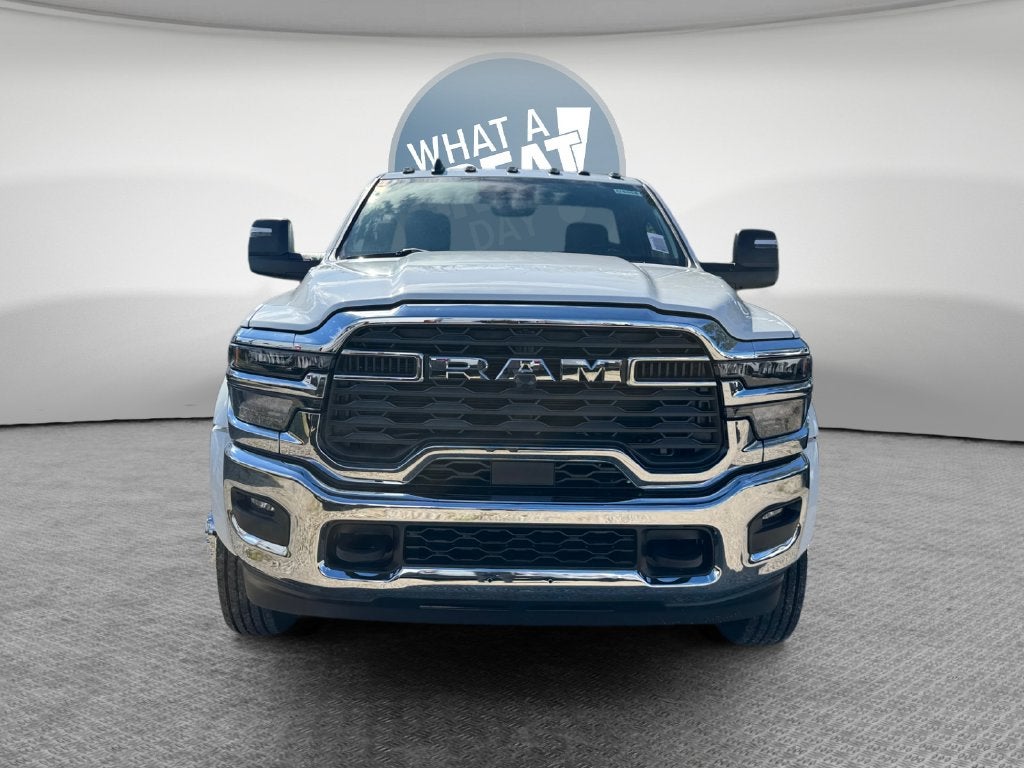 2027 RAM 5500 Big Horn DRW 4x4 / 6.7L Diesel / 120" CA Chassis