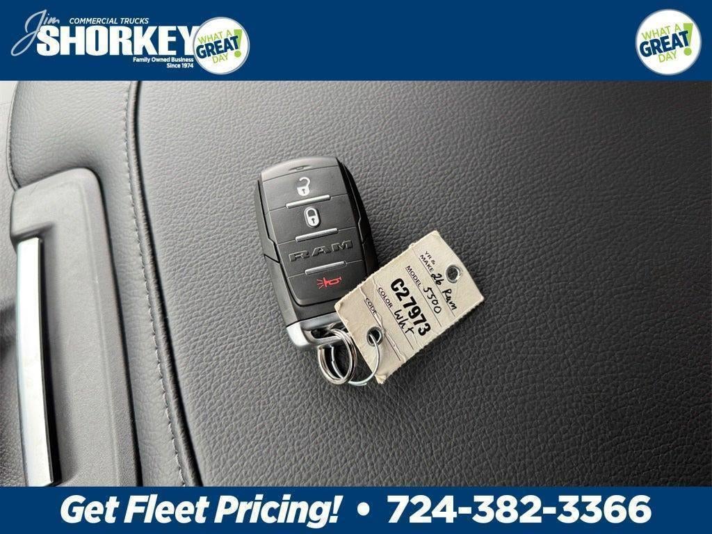 2026 RAM 5500 Tradesman DRW 4x4 / 6.7L Diesel / 11' Service Body