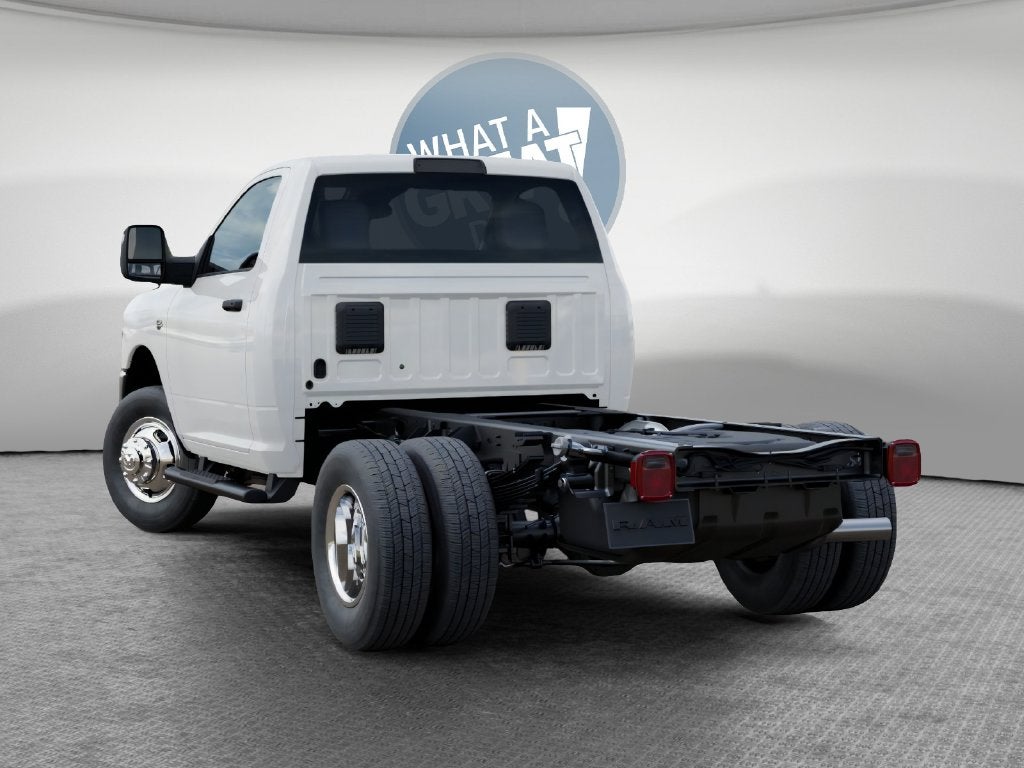 2027 RAM 3500 Tradesman DRW 4x4 / 6.4L V8 / 60" CA Chassis