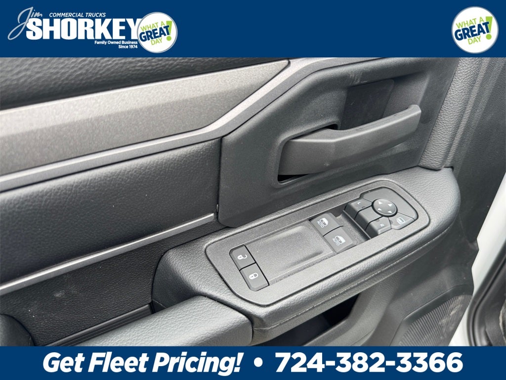 2026 RAM 3500 Tradesman DRW 4x4 / 6.4L Hemi / 60" CA Chassis