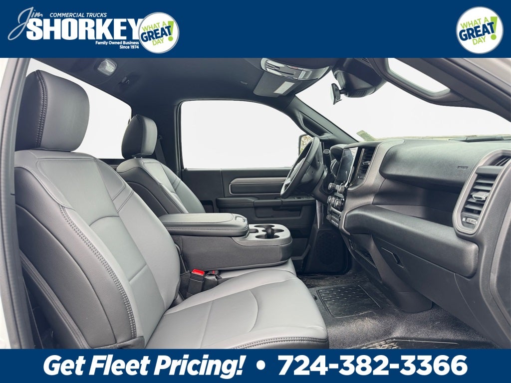 2026 RAM 3500 Tradesman DRW 4x4 / 6.4L Hemi / 60" CA Chassis