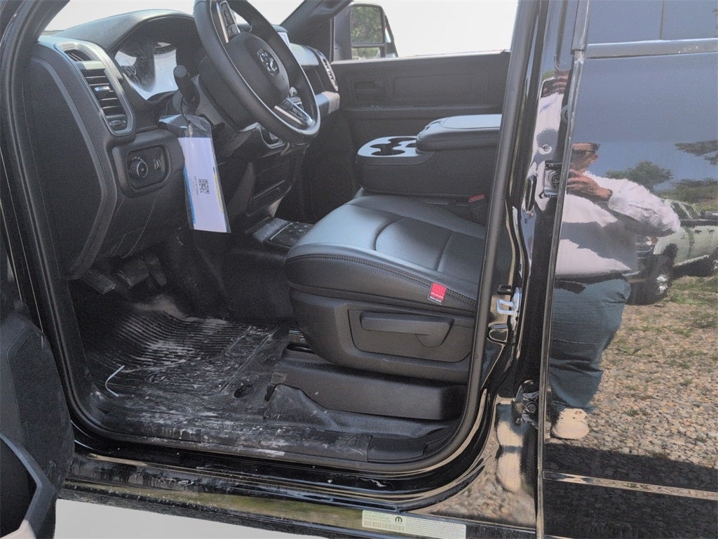 2025 RAM 3500 Tradesman DRW 4x4 / 6.4L Hemi V8 / 9' Service Body