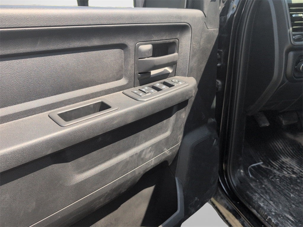 2025 RAM 3500 Tradesman DRW 4x4 / 6.4L Hemi V8 / 9' Service Body