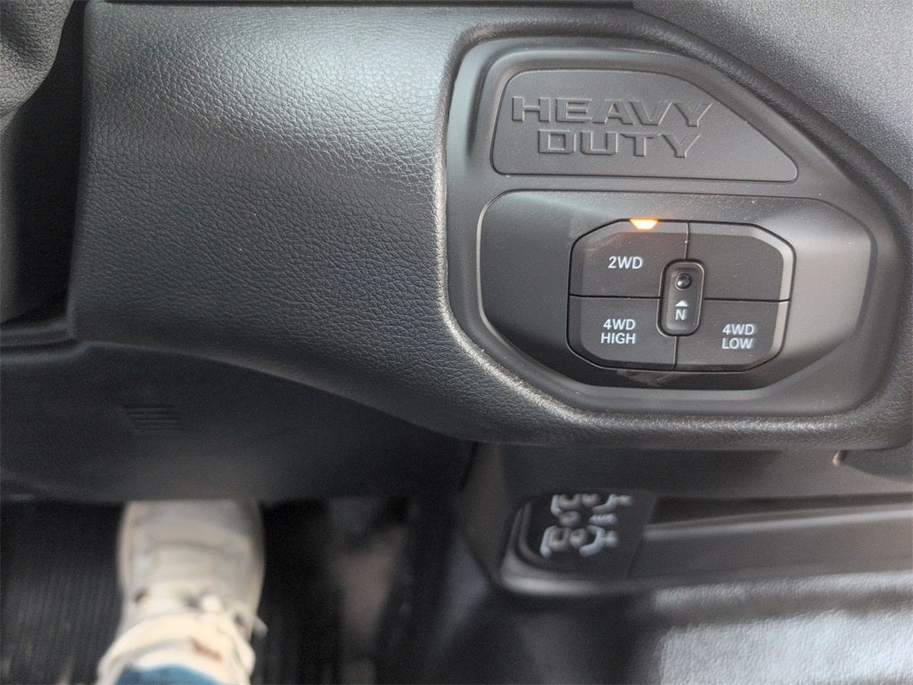 2025 RAM 3500 Tradesman DRW 4x4 / 6.4L Hemi V8 / 9' Service Body