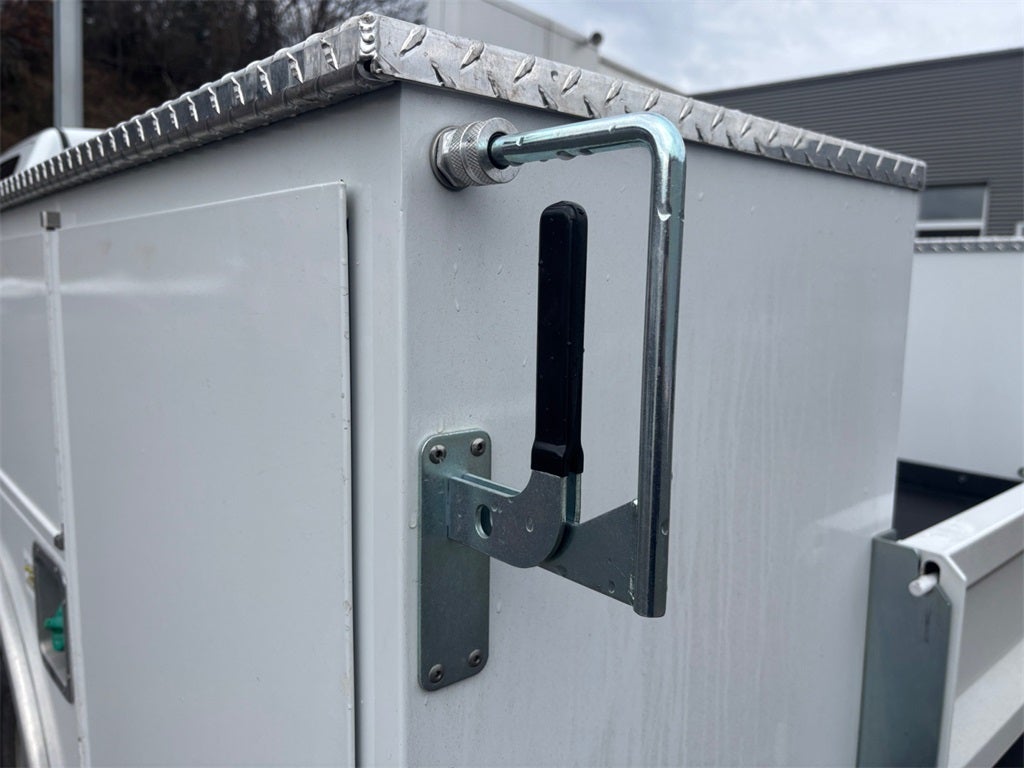 2026 RAM 3500 Tradesman DRW 4x4 / 6.7L Diesel / 9' Service Body