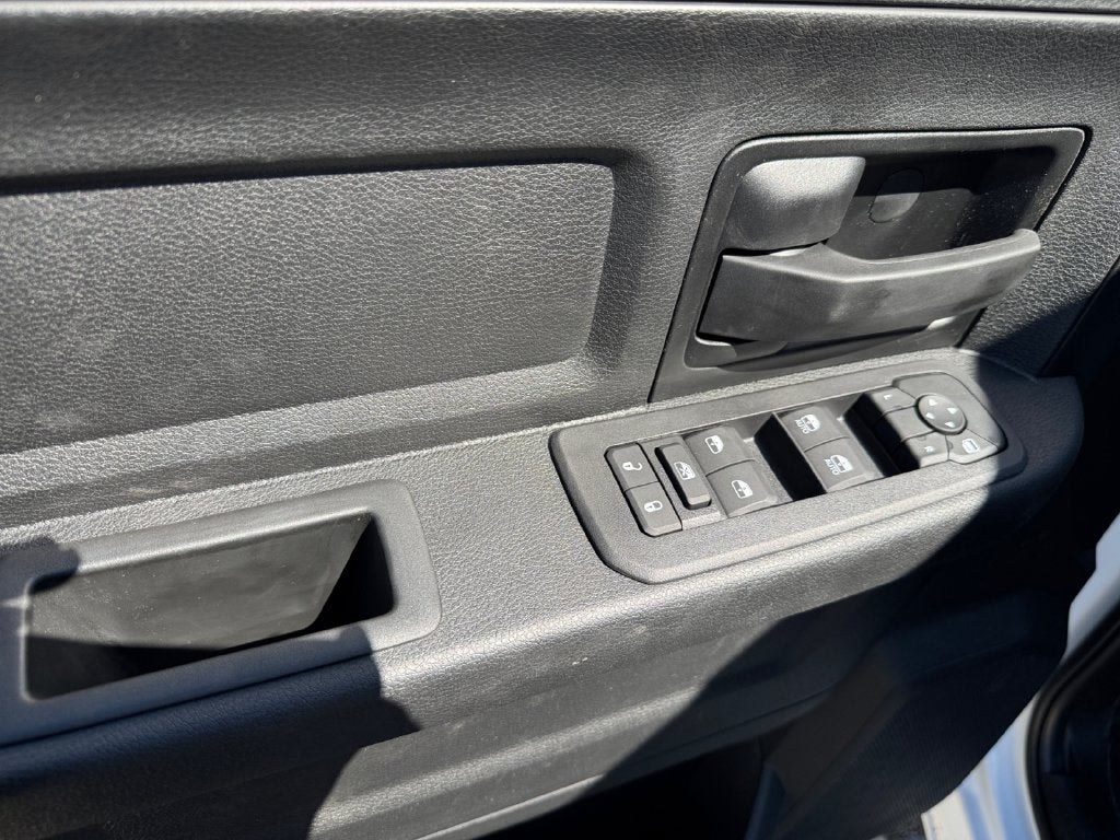 2027 RAM 3500 Tradesman DRW 4x4 / 6.7L Diesel / 60" CA Chassis
