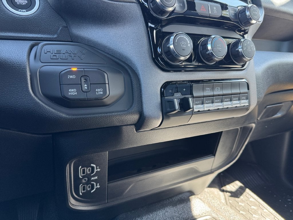 2027 RAM 3500 Tradesman DRW 4x4 / 6.7L Diesel / 60" CA Chassis