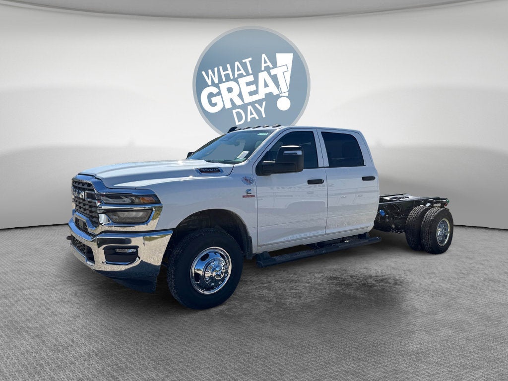 2027 RAM 3500 Tradesman DRW 4x4 / 6.7L Diesel / 60" CA Chassis